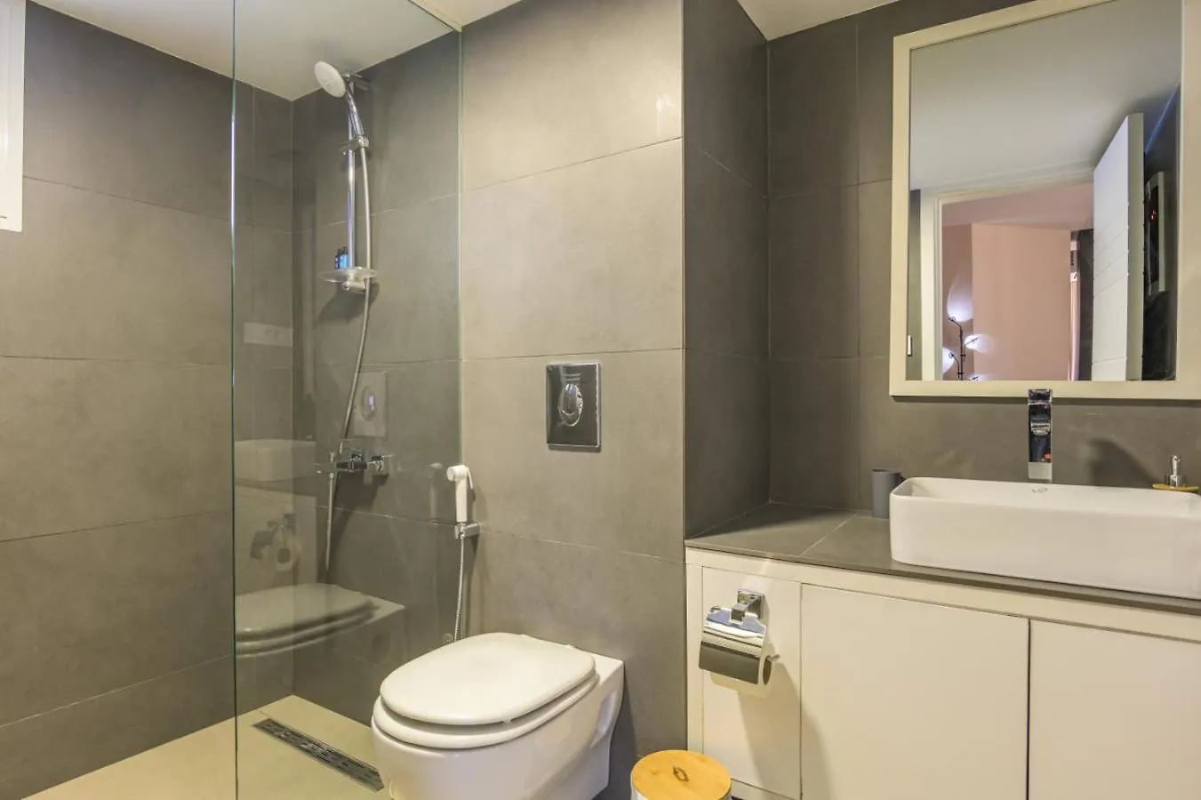 The Corner 1Br In Gemmayze Beirut Apartment